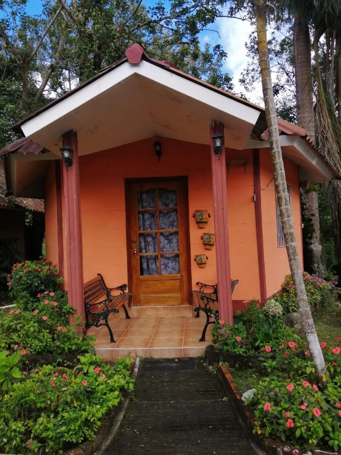 Cabanas Mountain River Lake Inn Nueva California Exterior foto